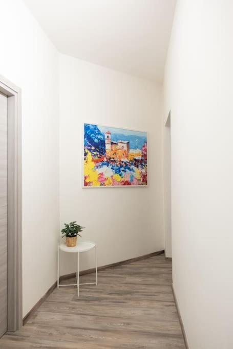Private Room: The Port Apartment Scirocco ليفورنو المظهر الخارجي الصورة