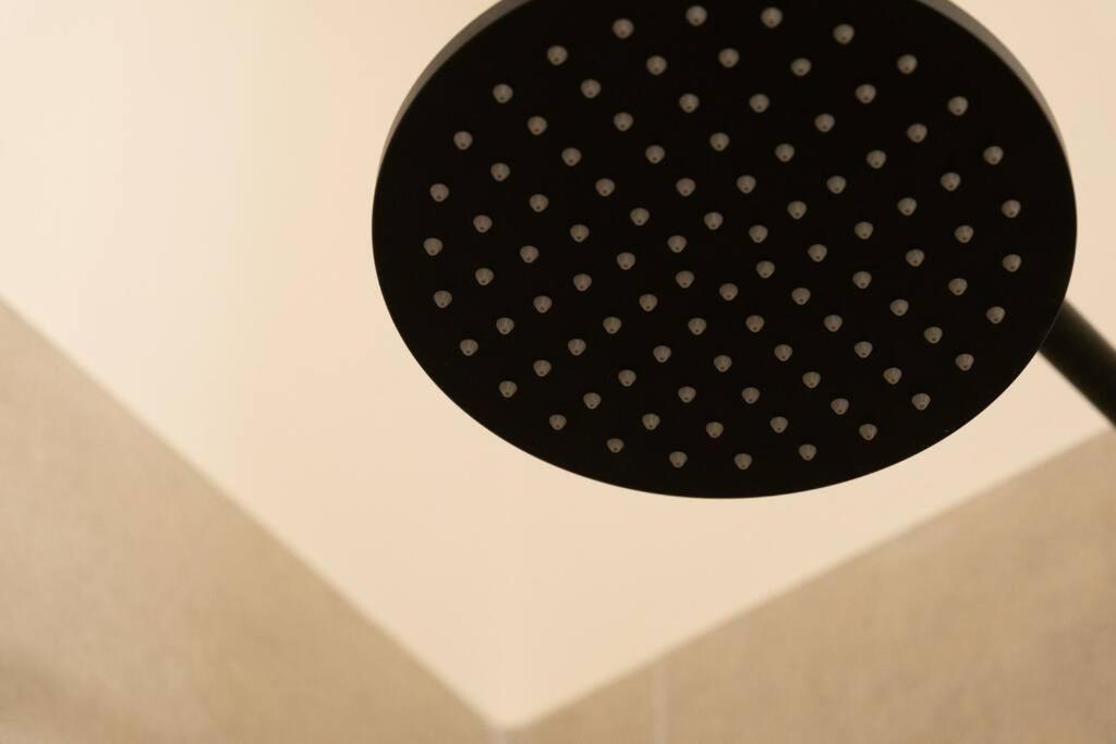 Private Room: The Port Apartment Scirocco ليفورنو المظهر الخارجي الصورة
