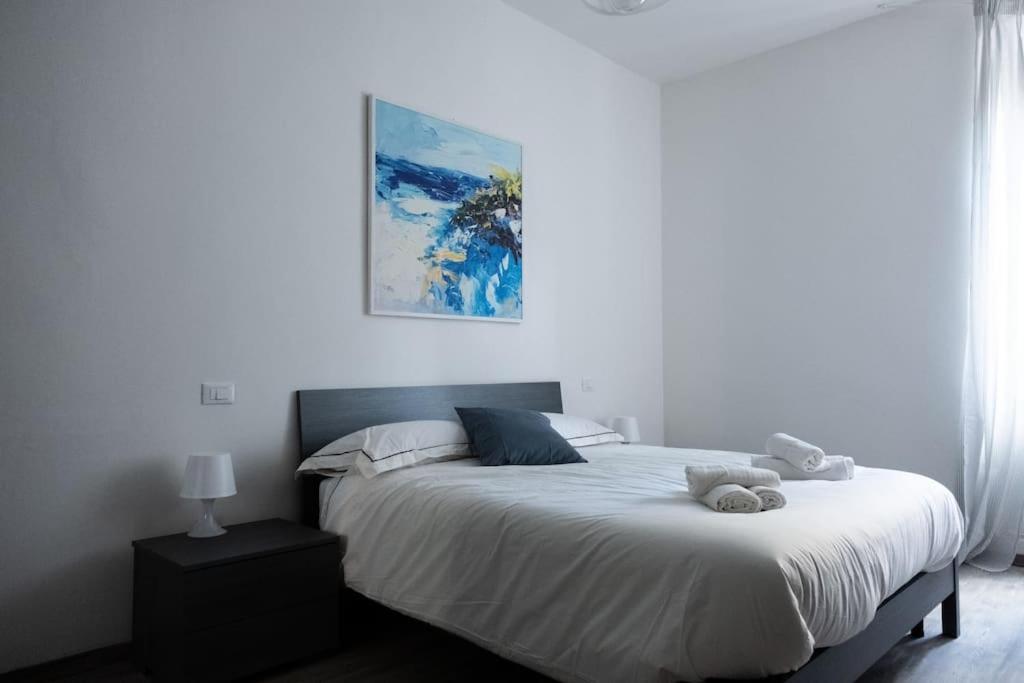 Private Room: The Port Apartment Scirocco ليفورنو المظهر الخارجي الصورة